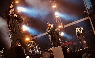 Die Fantastischen Vier heizen dem Publikum in Bielefeld ein. - Mike-Dennis Müller