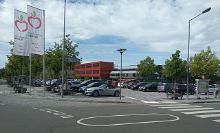 Der Kreisverkehr, in dem der Unfall geschah, liegt unmittelbar am Bünder Marktplatz. - Raoul Wittemeier,Raoul Wittemeier