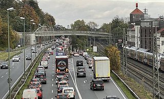 Auf dem Bielefelder OWD knubbelt sich der Verkehr besonders zu Stoßzeiten. - Archiv: Peter Unger
