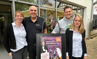 Vorfreude auf das Krimi-Dinner: Nina Schöne (v. l.), Restaurantleiter Byran Bahr, Andreas Bünz und Jana Drees. - Nicole Sielermann