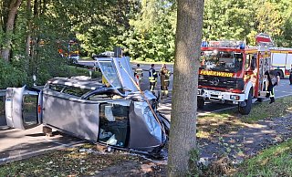 Eines der beteilgiten Fahrzeuge kippte durch den Unfall auf die Seite. - Meiko Haselhorst