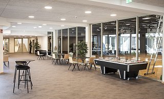 Das Foyer ist der zentrale Punkt des FZZ: Von hier gelangt man zu allen Bereichen. - Jörg Dieckmann Das Foyer ist der zentrale Punkt des FZZ: Von hier gelangt man zu allen Bereichen. - Jörg Dieckmann