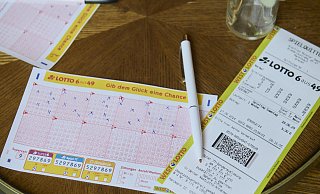 Ein WestLotto-Kunde wird mit seinem Tipp für die LOTTO 6aus49-Ziehung am Samstag (14. Juni 2025) in Gewinnklasse 2 zum Millionär. - © Schlag & Roy GmbH