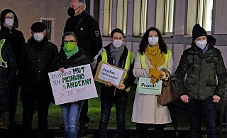 Die Demonstration des Aktionsbündnisses "Gemeinsam durch die Pandemie" (Foto) verlief am Montag aus Sicht der Polizei ohne Zwischenfälle. Bei der Wanderdemo der sogenannten Lichterspaziergänger kam es allerdings zu Querelen mit der Polizei. - Thorsten Gödecker