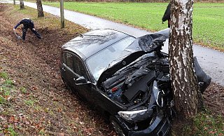 Der BMW hatte nach der schweren Kollision nur noch Schrottwert. - Andreas Eickhoff