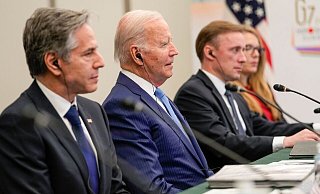US-Außenminister Antony Blinken (l-r), US-Präsident Joe Biden und Sicherheitsberater Jake Sullivan während eines bilateralen Treffens mit Japans Premierminister Kishida in Hiroshima. - Susan Walsh/AP/dpa