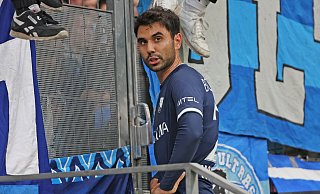 Der ehemalige SCP-Spieler Gerrit Holtmann stellte im Trikot des VfL Bochum eine neue Bundesliga-Bestmarke auf und sorgte für ungewöhnliche Bilder, als er bei der 2:7-Pleite in Frankfurt schon zur Halbzeitpause mit den mitgereisten VfL-Fans sprach. - picture alliance / rscp-photo