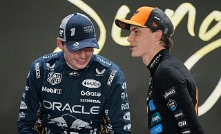 Wird für WM-Spitzenreiter Oscar Piastri (r) Titelverteidiger Max Verstappen noch zur Gefahr? - Vincent Thian/AP/dpa