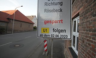 Die Landesstraße zwischen Daseburg und Rösebeck wird saniert. Für die Dauer der Bauarbeiten ist eine Umleitung ausgeschildert. - Dieter Scholz