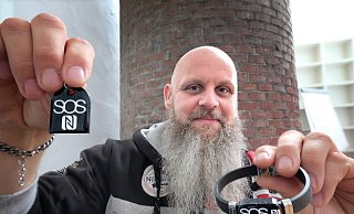 Daniel "Samson" Vagner ist aus dem Ruhrgebiet nach Gütersloh gezogen. In seiner Mini-Wohnung produziert er aktuell Produkte für sein erstes eigenes Start-up. - Andreas Frücht