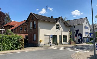 Das Objekt befindet sich an der Ravensberger Straße in Halle im Kreis Gütersloh. - Stadt Halle