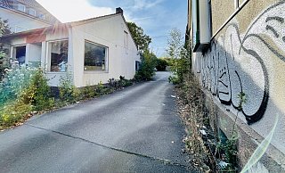 Auf dem Grundstück an der Detmolder Straße sind Schädlingsbekämpfer aktiv. - Stefan Becker