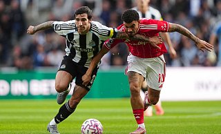 Sandro Tonali (links) setzte sich mit Newcastle gegen Nottingham durch. - Owen Humphreys/PA Wire/dpa