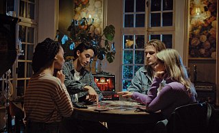 «Nightmare» ist für 4 bis 5 Spielende ausgelegt. Mit genau 5 Personen geht es allerdings am besten. Dann kann jeder eine andere Rolle des Familienclans übernehmen. - Simba Dickie Group/dpa-tmn