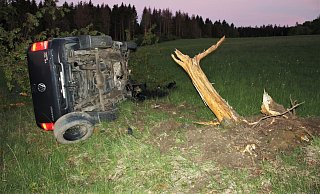 Am VW Amarok entstand nach erster Einschätzung der Polizei Totalschaden. - Polizei