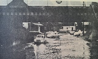 Vor 50 Jahren wie heute: Wassermassen versperren die Unterführung in Ahle. - NW/Louisa Kohnert