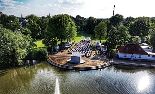 Am Rande des Bünder Weinfestes ist es zu einer körperlichen Auseinandersetzung gekommen. - Gerald Dunkel
