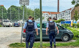 Die Polizei Bielefeld fahndet nach dem brutalen Räuberduo, das ein Schulkind verfolgt hat. - Symbolfoto: Paul Brinkmann