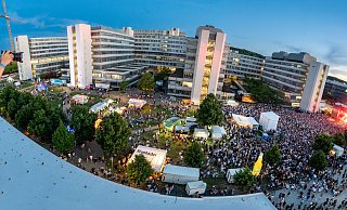 So viel Platz ist an der Bielefelder Uni für das Campusfestival in Zukunft nicht mehr. Deshalb schrumpft die Veranstaltung. Das hat aber auch noch mehr Gründe. - Christian Weische