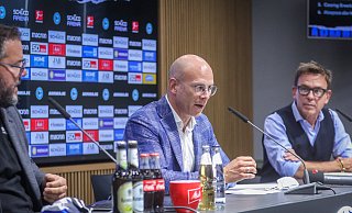 Bielefelds Krisenstabschef Ingo Nürnberger und Arminias Finanzchef Markus Rejek (r.) stellten gemeinsam vor, wie der DSC den Bundesligaheimauftakt in Corona-Zeiten stemmen will. - Sarah Jonek