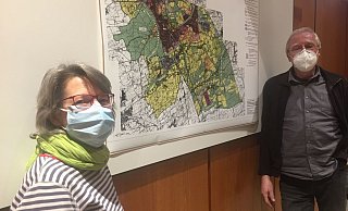 Die grünen Ratsmitglieder Heike Boeckhaus und Reinhard Tölke haben mit ihren Parteikollegen und -freunden den Entwurf des neuen Regionalplanes diskutiert, den die Bezirksregierung in den vergangenen fünf Jahren entwickelt hat. - Sabine Kubendorff
