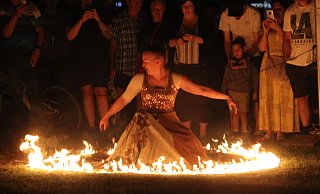 "Danse Infernale" setzte mit einer spektakulären feuershow den Schlusspunkt unter die Sommerparty am Samstag. - Klaus Frensing