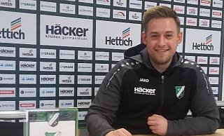 Im Presseraum: Hier führt Stadionsprecher Max Moldehn nach den Heimspielen des SV Rödinghausen die Gespräche mit den Trainern. - privat