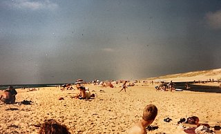 Mehr Himmel als Strand: Dieses Urlaubsbild stammt aus einer alten Fotokiste von Melanie Körkemeier. - privat