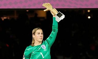 Bei der WM 2023 erhielt Mary Earps die Auszeichnung zur besten Torhüterin des Turniers. - Rick Rycroft/AP/dpa