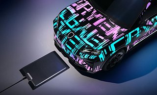 Der neue Porsche Cayenne bietet erstmals kabelloses Laden per Induktion mit bis zu 11 kW Leistung. - Porsche AG/dpa-tmn
