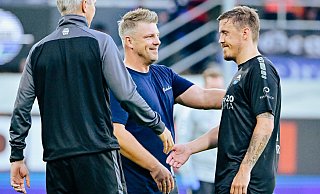 SCP-Coach Lukas Kwasniok (M.) hatte für Max Kruse bei der Pressekonferenz zum Elversberg-Spiel einige lobende Worte parat. - Besim Mazhiqi