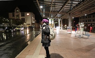 Auf der Durchreise mit dem Zug strandet Cynthia Maletzky in Herford. Zunächst startet für die 41-Jährige eine Pechsträhne. Dann endet diese Geschichte, die sie der NW per Mail schrieb, ganz besonders glücklich. - Frank-Michael Kiel-Steinkamp