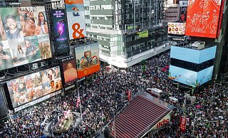 In New York nahmen laut Polizei mehr als 100.000 Menschen an Protesten teil. - Olga Fedorova/AP/dpa