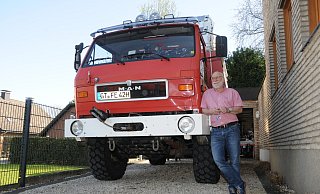 Michael Fels hat einen alten Rüstwagen der Feuerwehr umgebaut. Mit allem, was das Herz eines Reisenden begehrt - bis auf eine Kilimanlage. "Das war technisch leider nicht möglich", bedauert er. - Anja Hanneforth