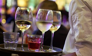 Servicekräfte sind zurzeit gesucht in der Gastronomie, aber vor allem auch junge Menschen, die sich in dieser Branche ausbilden lassen möchten. - Pixabay (Symbolfoto)