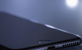 Diebe haben in einem Mobilfunkgeschäft mehrere Handys mitgehen lassen. (Symbolbild) - Pixabay/Pexels