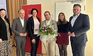 Mit Optimismus zeiht die SPD in den Kommunalwahlkampf. Dafür stehen (v. l.) Clea Stille, Karsten Koch, Silke Kohaupt, Landratskandidat Matthias Fiedler, Nele Czaniera und Frederik Cordes. - SPD