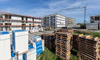Es wird viel gebaut in Paderborn, so wie hier im Neubaugebiet Springbach Höfe - doch Bauherren müssen aktuell längere Wartezeiten in Kauf nehmen. - Niklas Tüns (Archiv)