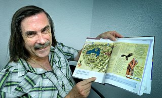 Nobby Morkes, Gütersloher Gründer und Veranstalter vom "Anno 1280", ist stolz, dass sein Mittelalterspektakel jetzt geschichtsunterrichtstauglich ist. - Andreas Frücht