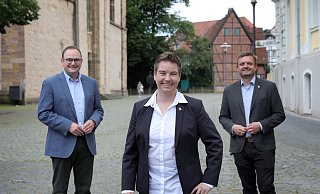 CDU-Landratskandidatin Dorothee Schuster stellte mit dem CDU-Kreisvorsitzenden Tim Ostermann (links) und dem Kreis-Fraktionsvorsitzenden Michael Schönbeck ihr Wahlprogramm vor. - Frank-Michael Kiel-Steinkamp