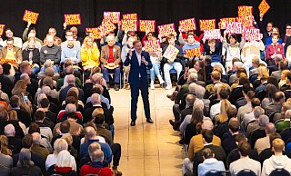Christian Lindner kämpfte vor 750 Zuhörern und Zuhörerinnen im Bielefelder Lenkwerk um Stimmen. - Mueller Christian Lindner kämpfte vor 750 Zuhörern und Zuhörerinnen im Bielefelder Lenkwerk um Stimmen. - Mueller