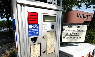 Kurzzeitiges Parken wird in einigen Bereichen der Stadt wieder günstiger, allerdings nicht bei diesem Parkautomaten auf dem Marktplatz. - Andreas Frücht Kurzzeitiges Parken wird in einigen Bereichen der Stadt wieder günstiger, allerdings nicht bei diesem Parkautomaten auf dem Marktplatz. - Andreas Frücht