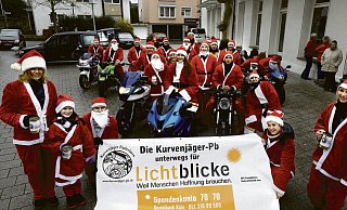 Weihnachtsmarkt - Spendenaktionen 07-12-2013Kurvenjäger - Motorradfahrer als Nikolaus verkleidet... - www.sportpictures.de