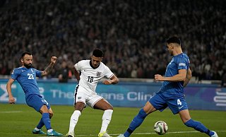 Ollie Watkins (M) erzielte das 1:0 für England in Athen. - Thanassis Stavrakis/AP/dpa
