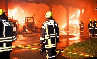 Einen hohen Sachschaden verursachte der Brand einer Scheune in der Nacht zu Samstag. - Gabriele Grund