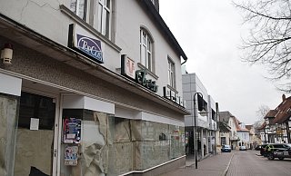 Leerstand: Wenn der Bescheid des Landes NRW denn bald in Enger eingeht, dann hat die Stadt die Möglichkeit, leer stehende Geschäftsräume - wie hier in der Burgstraße - anzumieten und dann wesentlich günstiger weiterzuvermieten. - Mareike Patock