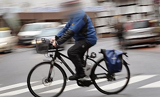 Die FDP fordert einen Zebrastreifen auf der Bahnhofstraße in Höhe Lotto Baak. Und die Grünen möchten dringend ein Rad- und Fußwegkonzept für die Holter Straße. - vornbaeumen