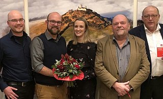 Glückwunsch: Patrick Engelbracht (v. l.), Eric Volmert, Nora Wieners, Rainer Backhaus und Rainer Brinkmann. - SPD Warburg