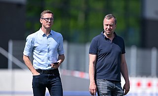 Michael Mutzel (l.) und Christoph Wortmann haben neue Vereinbarungen bei Arminia Bielefeld unterschrieben. - Teresa Kroeger Michael Mutzel (l.) und Christoph Wortmann haben neue Vereinbarungen bei Arminia Bielefeld unterschrieben. - Teresa Kroeger