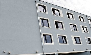 Die Erstaufnahmeeinrichtung an der Ecke Gütersloher Straße / Südring ist die älteste Flüchtlingsunterkunft der Stadt. 2015 wurde dort Erweiterungsbauten eröffnet. - BARBARA FRANKE